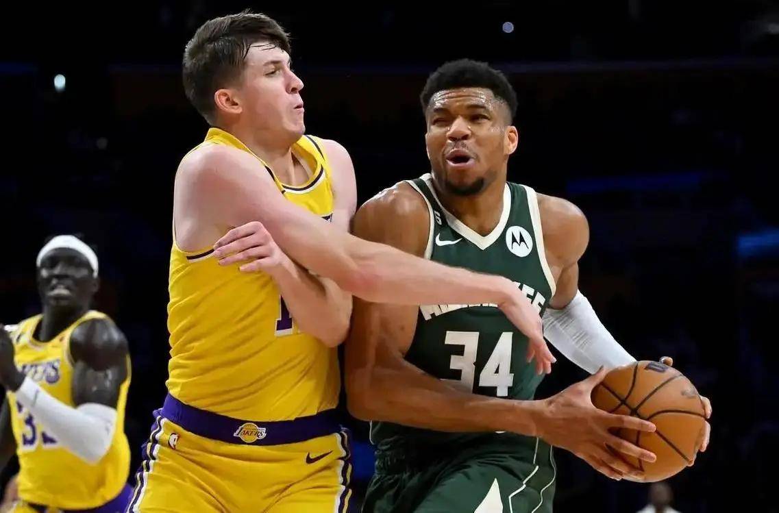 雄鹿遭遇重创,主场不敌步行者,表现亮眼的简单介绍 雄鹿遭遇重创,主场不敌步行者,表现亮眼的简单介绍