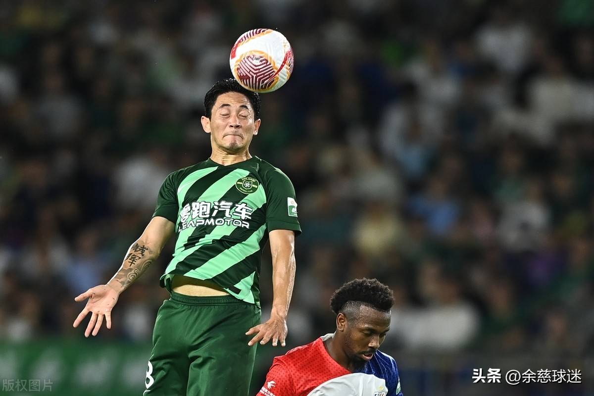 浙江绿城迎战上海申花，胜负难料，气势如虹