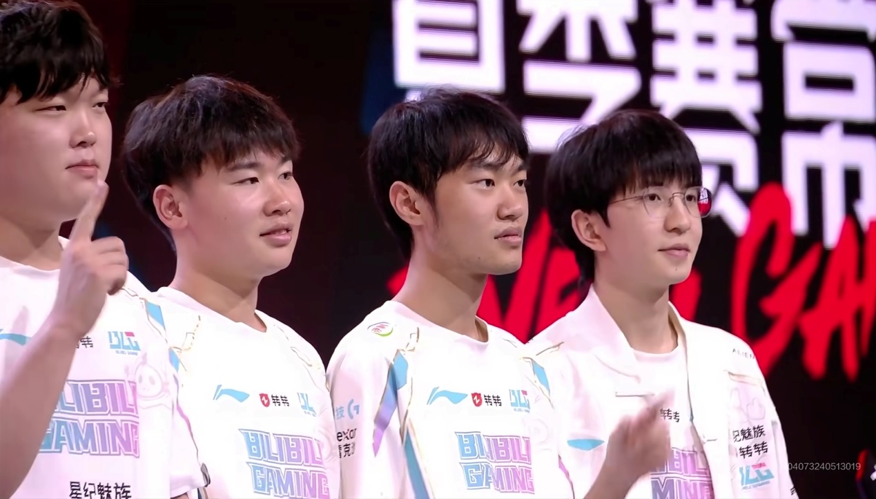 IG险胜G2,Canyon团战一打五焦点之战半决赛,留下经典瞬间 IG险胜G2,Canyon团战一打五焦点之战半决赛,留下经典瞬间