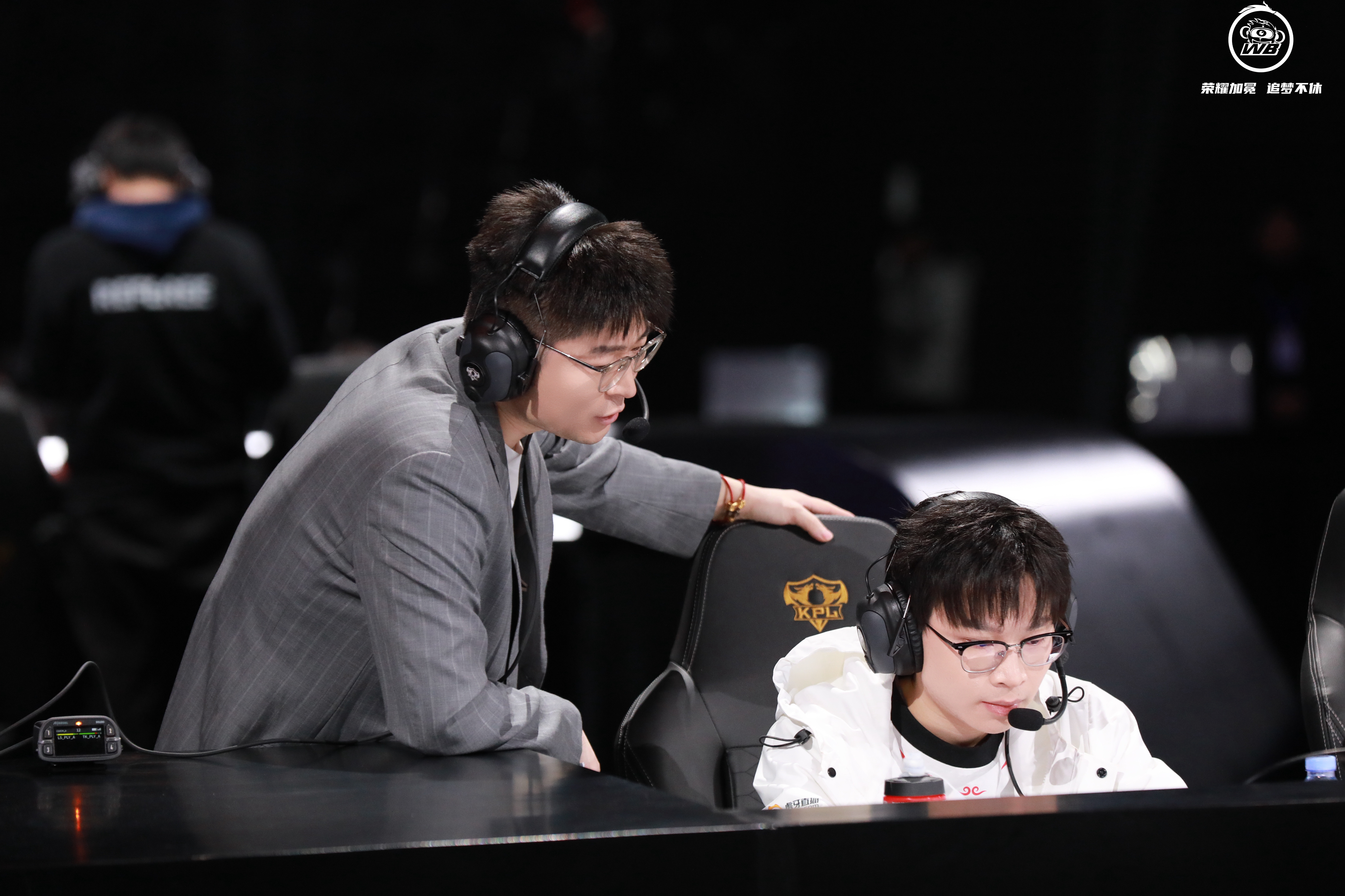 TSM轻取WBG，Caps操刀奇招英雄翻盘峡谷大战全球总决赛，技惊四座的简单介绍