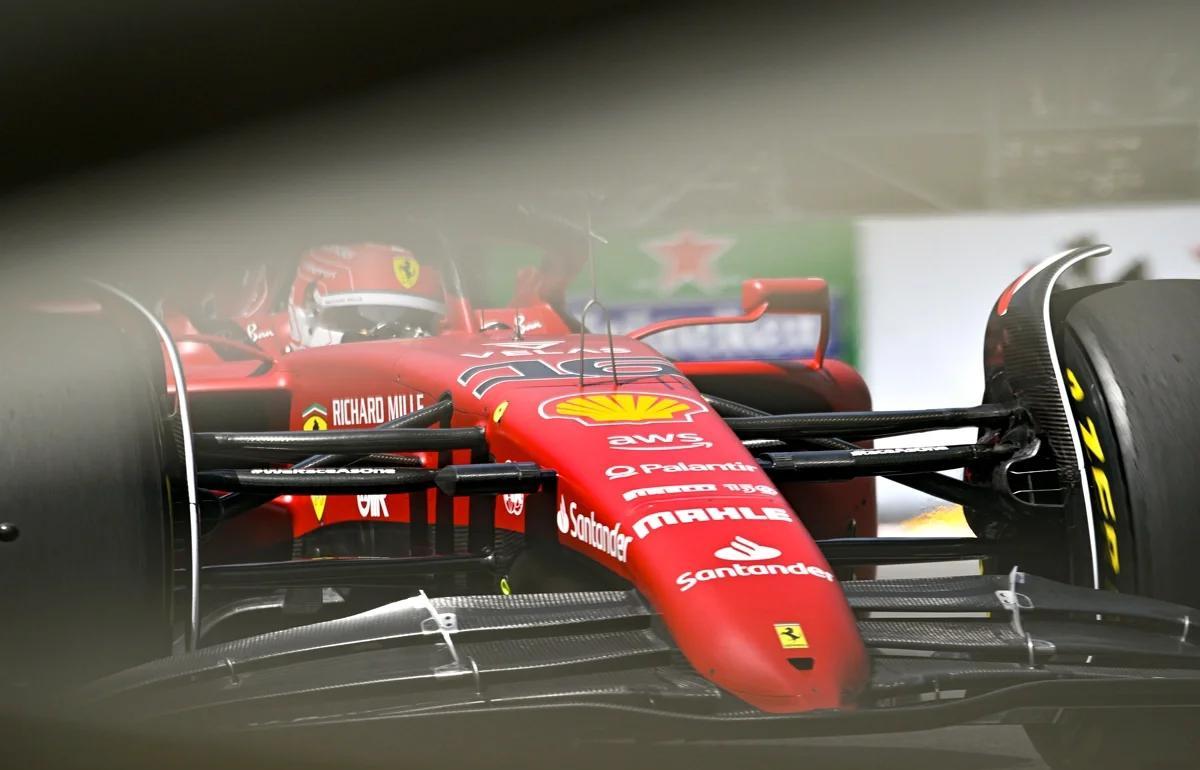 雷诺车队轻取红牛车队，塞恩斯带队取胜