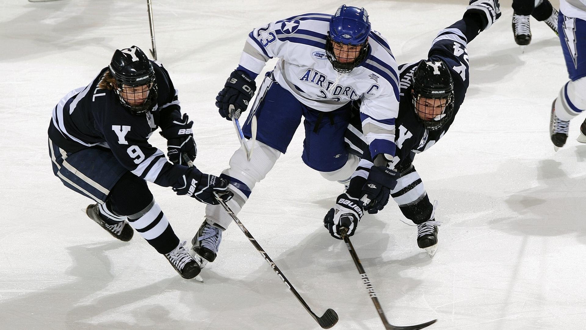 苏格兰3-0碾压加拿大，孙兴慜梅开二度引爆英超，足球世界迎来双重震撼！