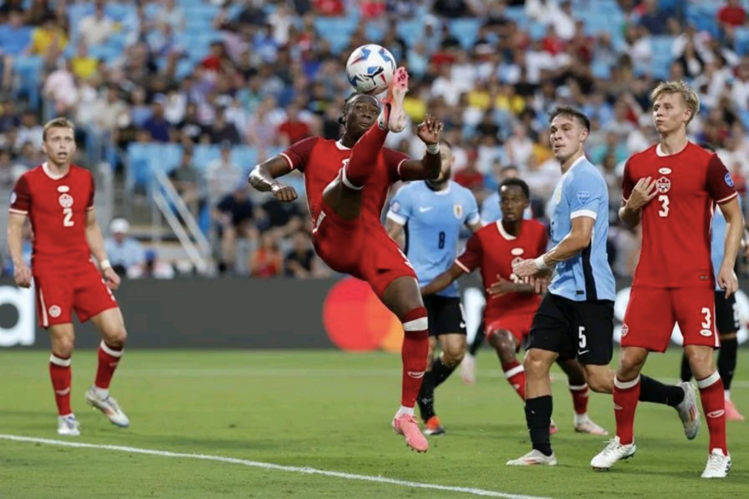 乌拉圭绝杀波兰，苏亚雷斯扛起全队