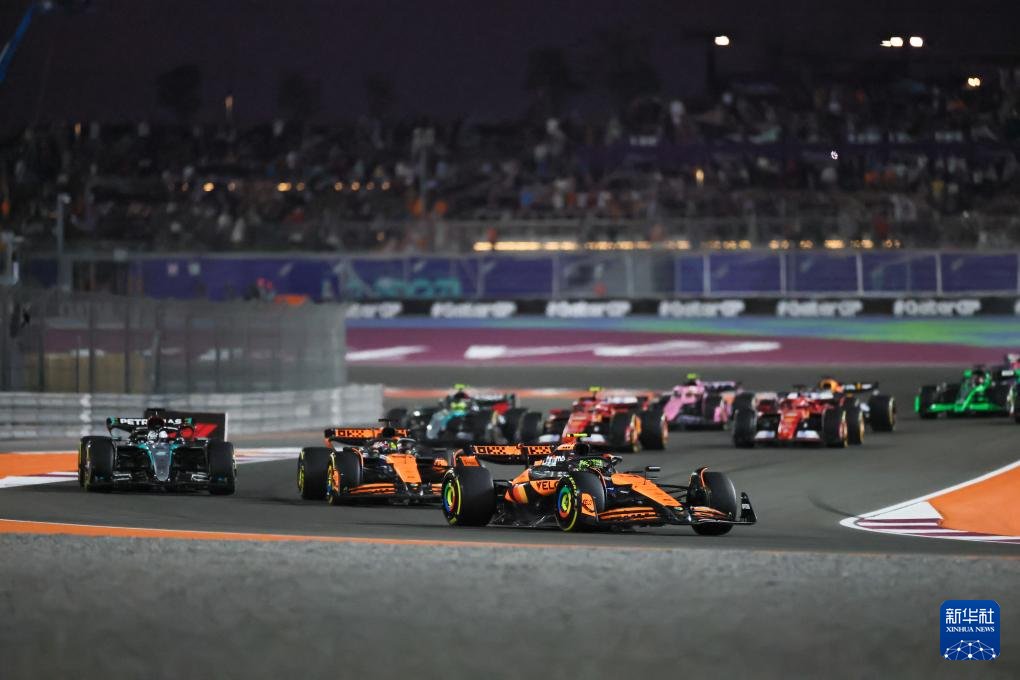 索伯车队横扫红牛车队，诺里斯带队取胜